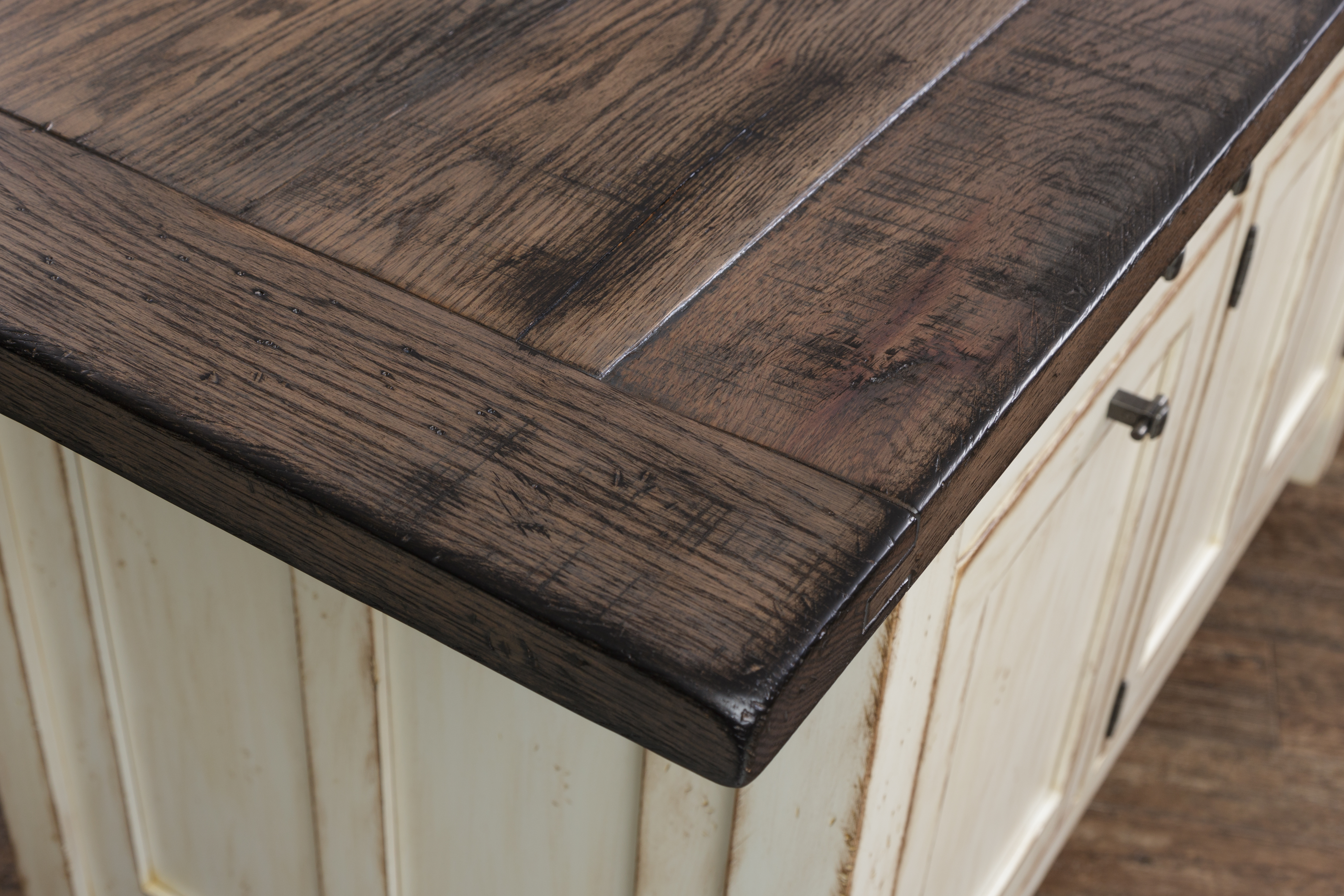 2731_Rough Sawn Top w- Bread Board Ends_