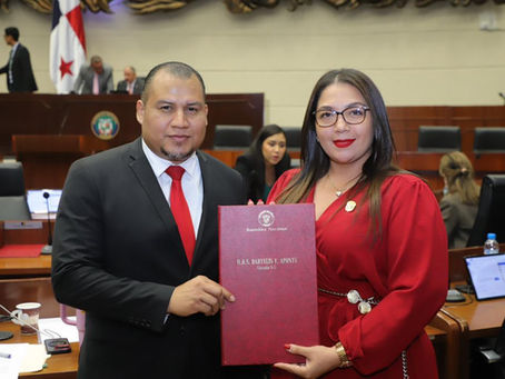 H.D.S. Daryelis Aponte presentando el proyecto que sanciona el abandono hospitalario