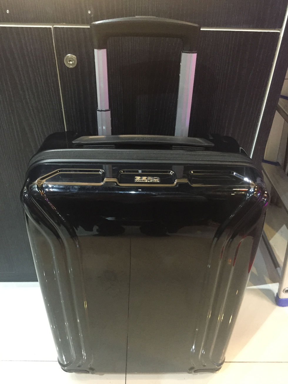 ZERO HALLIBURTON  ZERO Air C ollection S pinner Travel Case  black  
