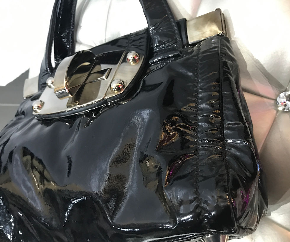 サムネイル： MIU MIU  ENAMEL LEATHER     TURN LOCK  HAND BAG         BLACK    26×18.5×12    8