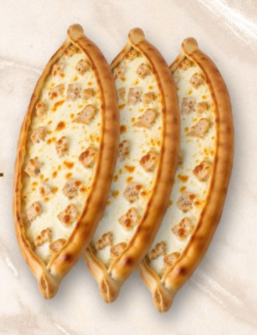 Turkish pide with chicken meal وجبة الفطيرة التركيه بالدجاج image