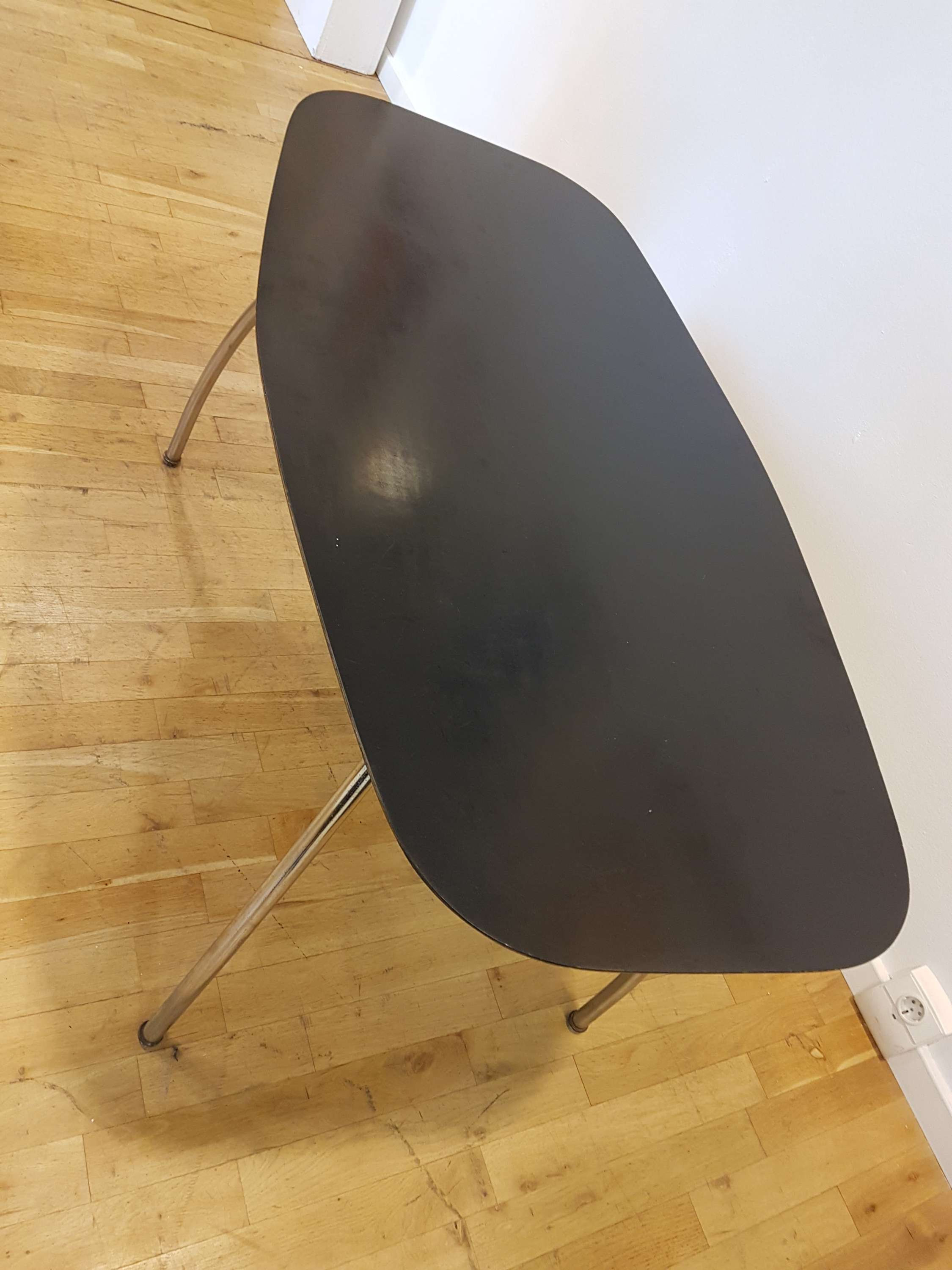 Mauser Stahlrohrtisch. Midcentury Design. Tischplatte aus Holz. 