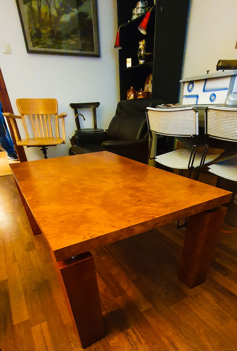 Beistelltisch, Couchtisch. Birkenholz Furnier. Wohl 80er Jahren. Sehr stabil.