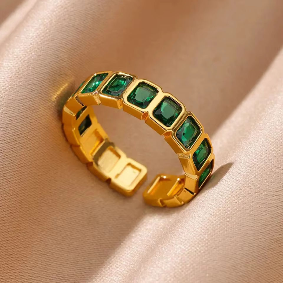 Thumbnail: Velon Emerald Signature Rings Collection