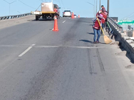 Gobierno de Reynosa continua con programa de limpieza de puentes vehiculares