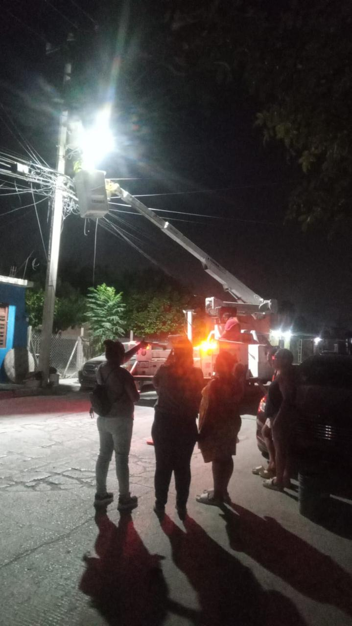 Gobierno de Reynosa lleva a Villas de Esmeralda programa de rehabilitación de alumbrado