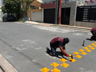 Mejora Gobierno de Reynosa seguridad vial con instalación de boyas de tráfico