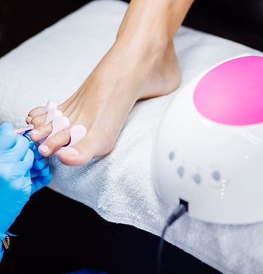 home-salon-pedicure-foot-care-treatment-nail-process-professional-pedicures-master-blue-gl
