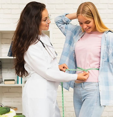 medium-shot-nutritionist-measuring-her-patient_23-2148302119.jpg