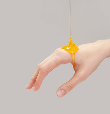 organic-honey-pouring-hand_23-2148371974.jpg