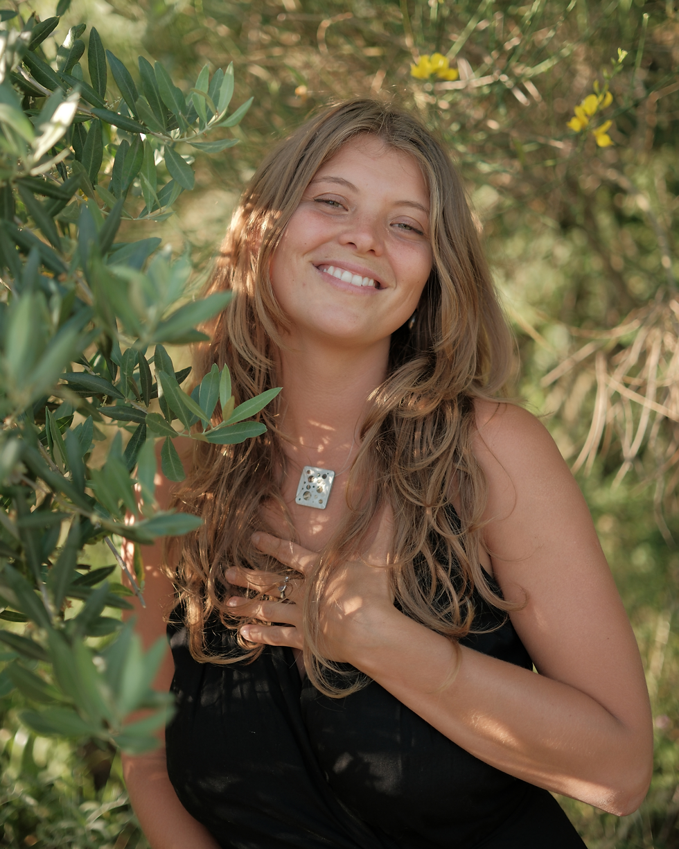 Rebecca Teague – psychotherapist and brand designer at Teagůe Studio