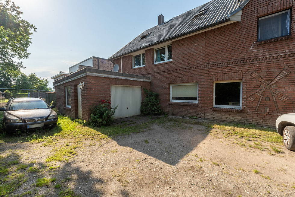 Garage und Außenstellplätze