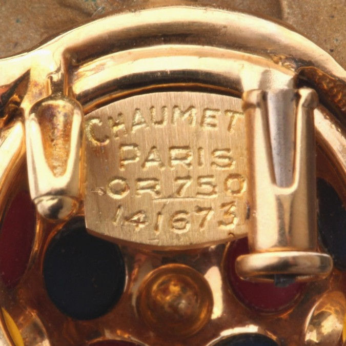 Signature Chaumet Paris et numéro de série sur une broche