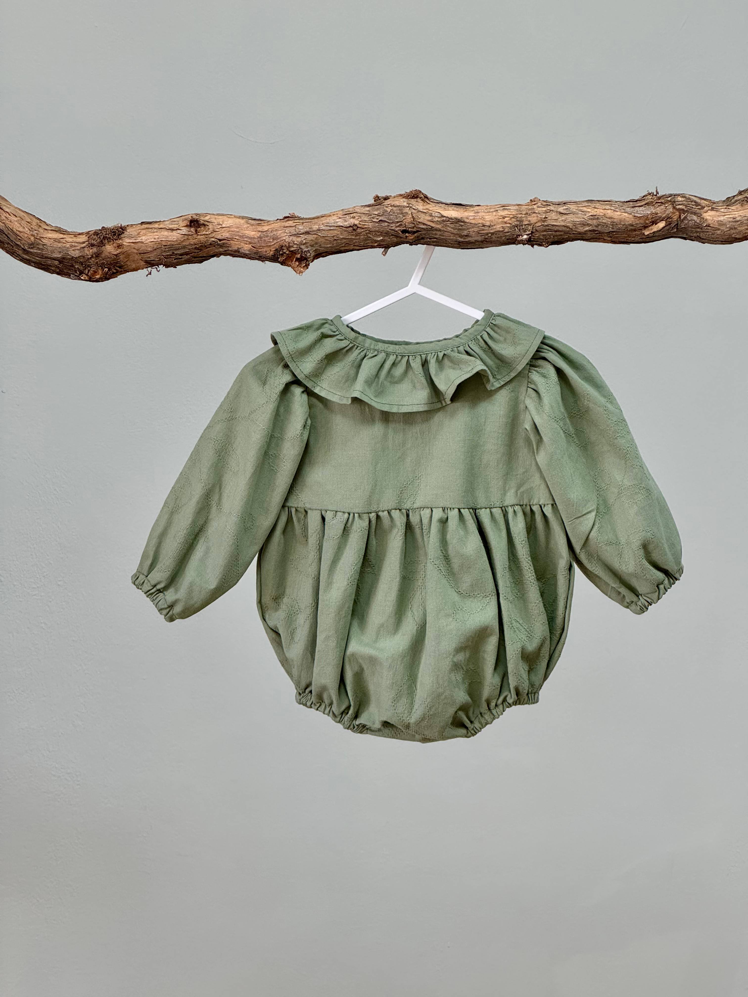 Body din bumbac organic brodat