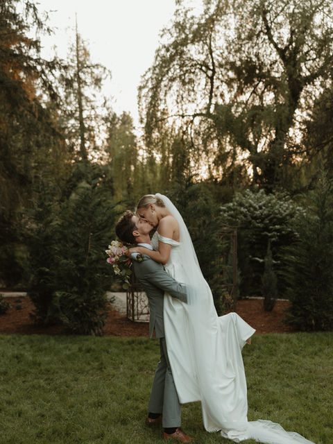 Pacific Northwest wedding venue with garden ceremony space