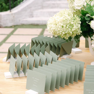 Elegant wedding seating chart inspiration for all-inclusive wedding venue