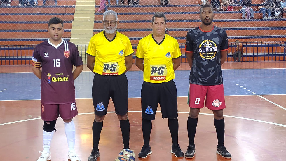 Arbitragem Adulto - Sáudio Pezão e Rodrigo Pereira com os capitães das equipes.