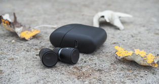 Review of quality headphones for music Cambridge Audio Melomania 1