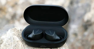 Review of the best bluetooth headphones for entertainment Jabra Elite 7 Pro