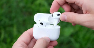 Review of cool headphones for iPhone Apple AirPods 3