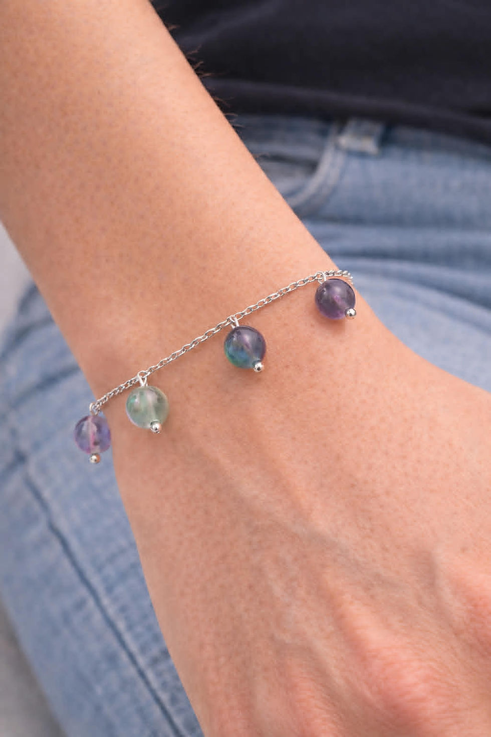 Bracelet fluorite naturelle 8 mm monté sur chaîne en acier inoxydable, fait main en Belgique