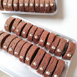 ss-Moist chocolate cake roll with the cartoon character Brown