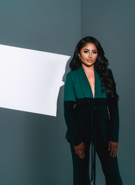 Gina_Judge_Money_Coach_Branding_Shoot-0075-Edit_edited.png