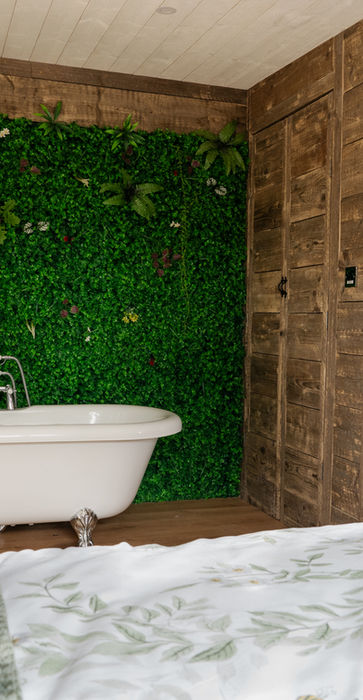 Luxury Claw Foot Bath in Romantic Lincolnshire Couples Retreat