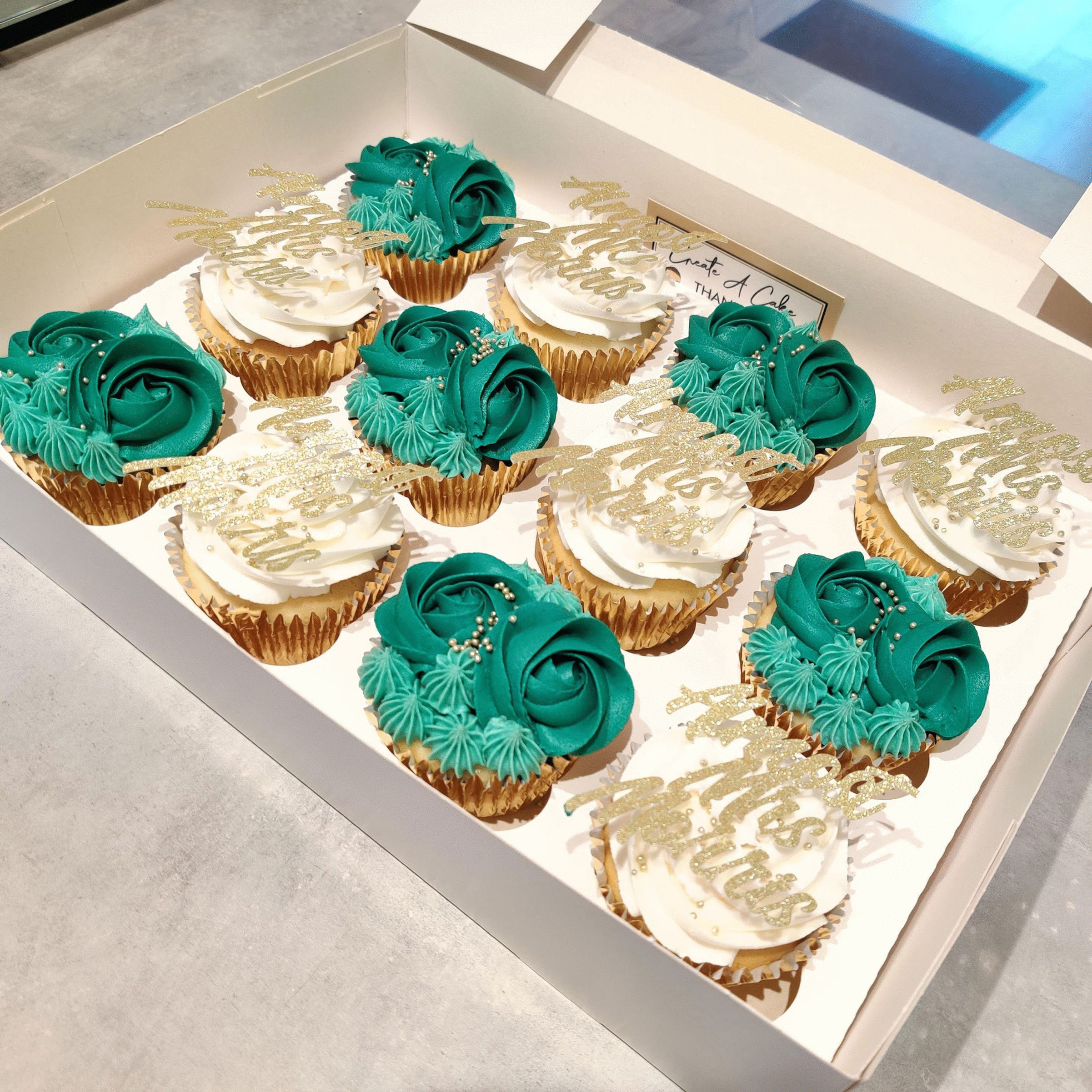green and gold cupcakes