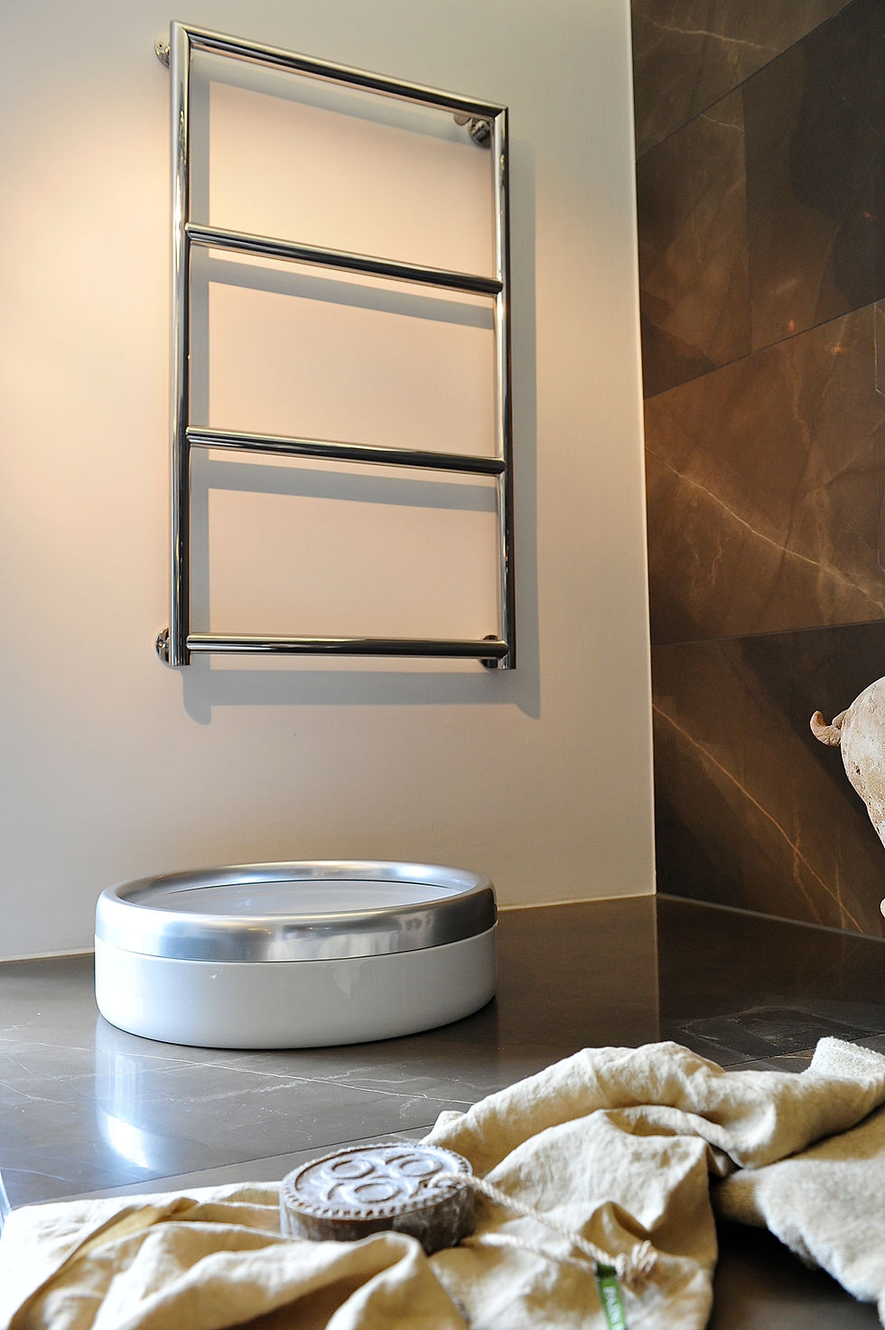 Thumbnail: Katchit Enamelled Steel Cat Litter Box White