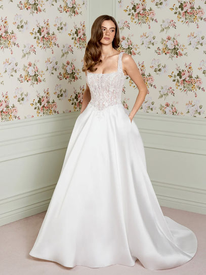 Abito da sposa in mikado linea A con corpetto in pizzo ricamato con perline e paillettes, scollatura squadrata e punto vita a baschina
