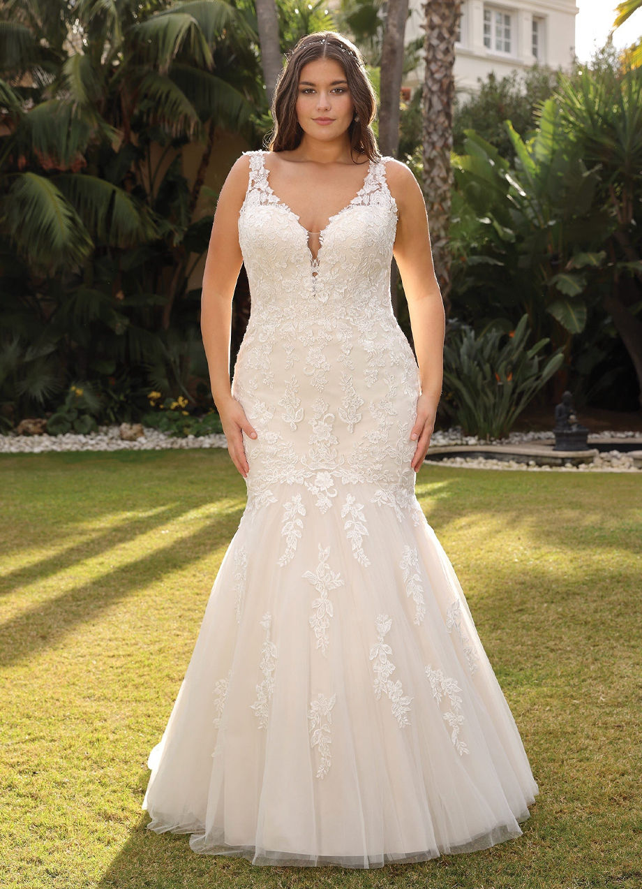 Abito da sposa curvy a sirena con scollo a V