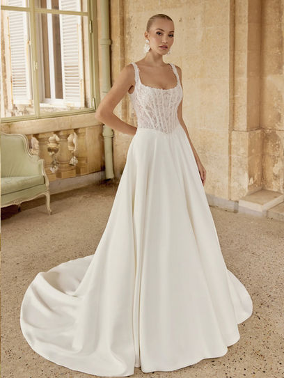 Abito da sposa principesco in raso con scollo rotondo e corpetto in pizzo, vita basca e gonna ampia elegante