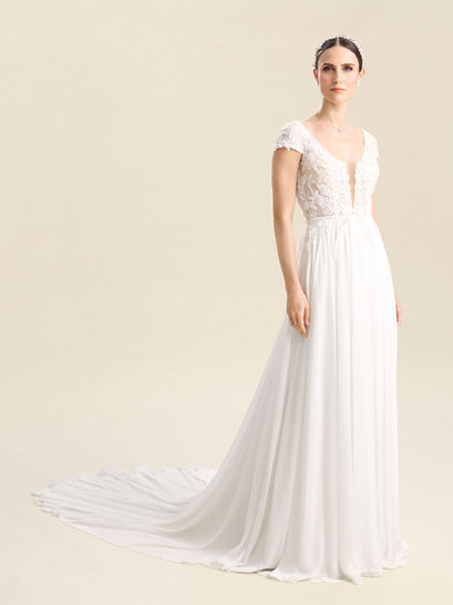 Abito da sposa boho linea A in pizzo.