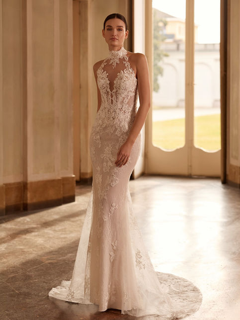Abiti da sposa sirena in pizzo con scollo americana a Trieste
