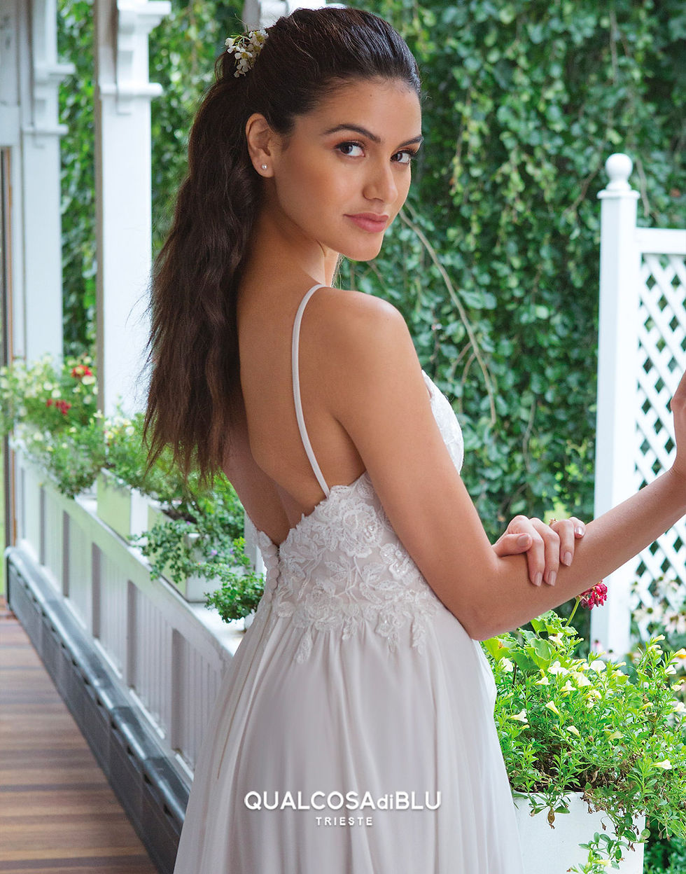 Abito a trapezio slim con corpetto in pizzo e paillettes