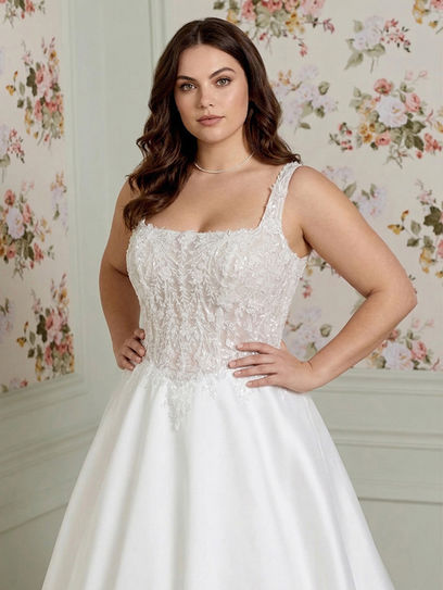 Abito da sposa in mikado linea A con corpetto in pizzo ricamato con perline e paillettes, scollatura squadrata e punto vita a baschina