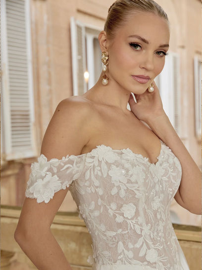 abito da sposa linea A in charmeuse con spalline staccabili off shoulder e pizzo con paillettes 3D elegante moderno