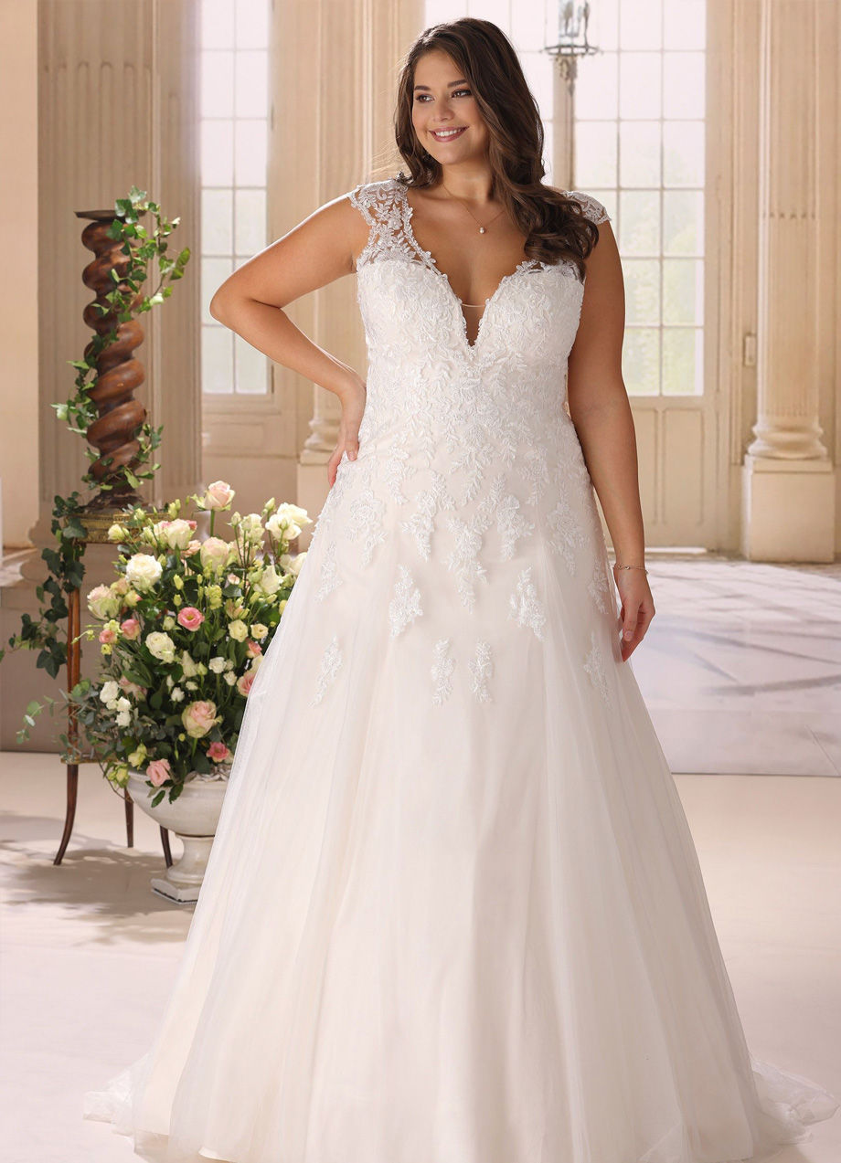 Abito da sposa curvy dalla linea ad A con scollo a V e schiena tonda