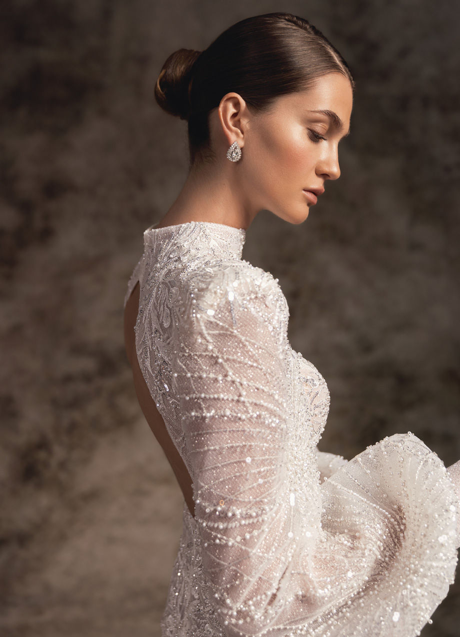 Abito da sposa scintillante con collo alto maniche lunghe a lanterna