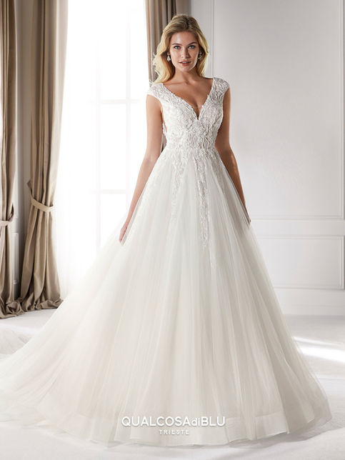 Abito principesco in tulle e pizzo con spalline