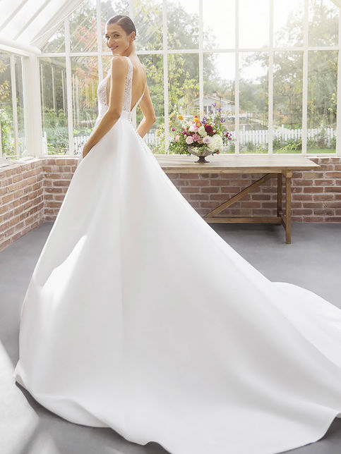 Abito da sposa elegante in mikado stile principessa