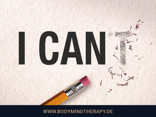 Una gomma cancella la “T” da “I CAN’T”, lasciando “I CAN” – una metafora per superare l’auto-dubbio.