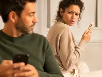The Mask of Transparency and the Right to Privacy in Relationships