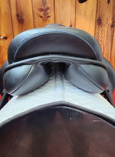 Thumbnail: SOLD Advanced Saddle Fit Detente Helix Monoflap Dressage 17.5" MW