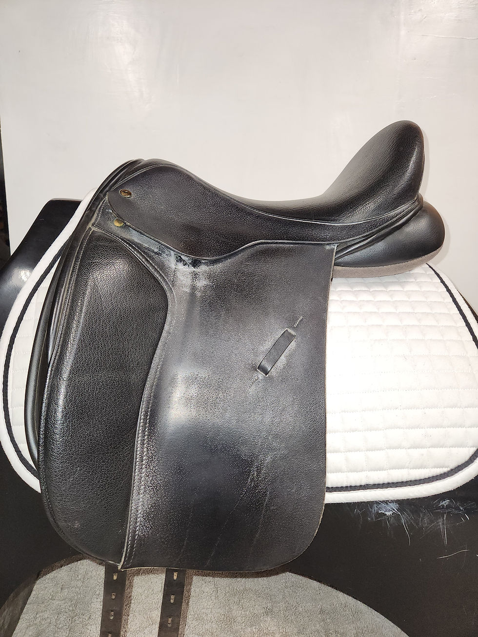 Ebony Saddle Accent