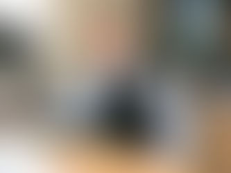 Ainar Ojasaar Jõgeva kultuurikeskuses oma töölaua taga