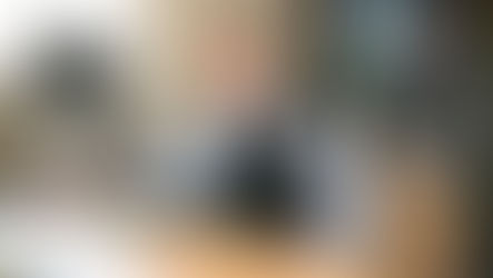 Ainar Ojasaar Jõgeva kultuurikeskuses oma töölaua taga