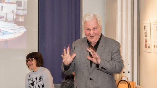 Aivar Mihkelson rääkimas Jõgeva kultuurikeskuse ansamblitest Jõgeva linna lugude õhtul