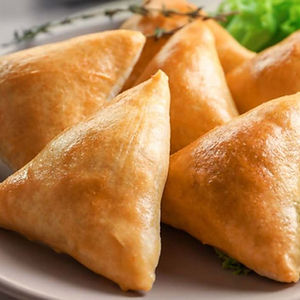 A22. Curry Samosa (6)